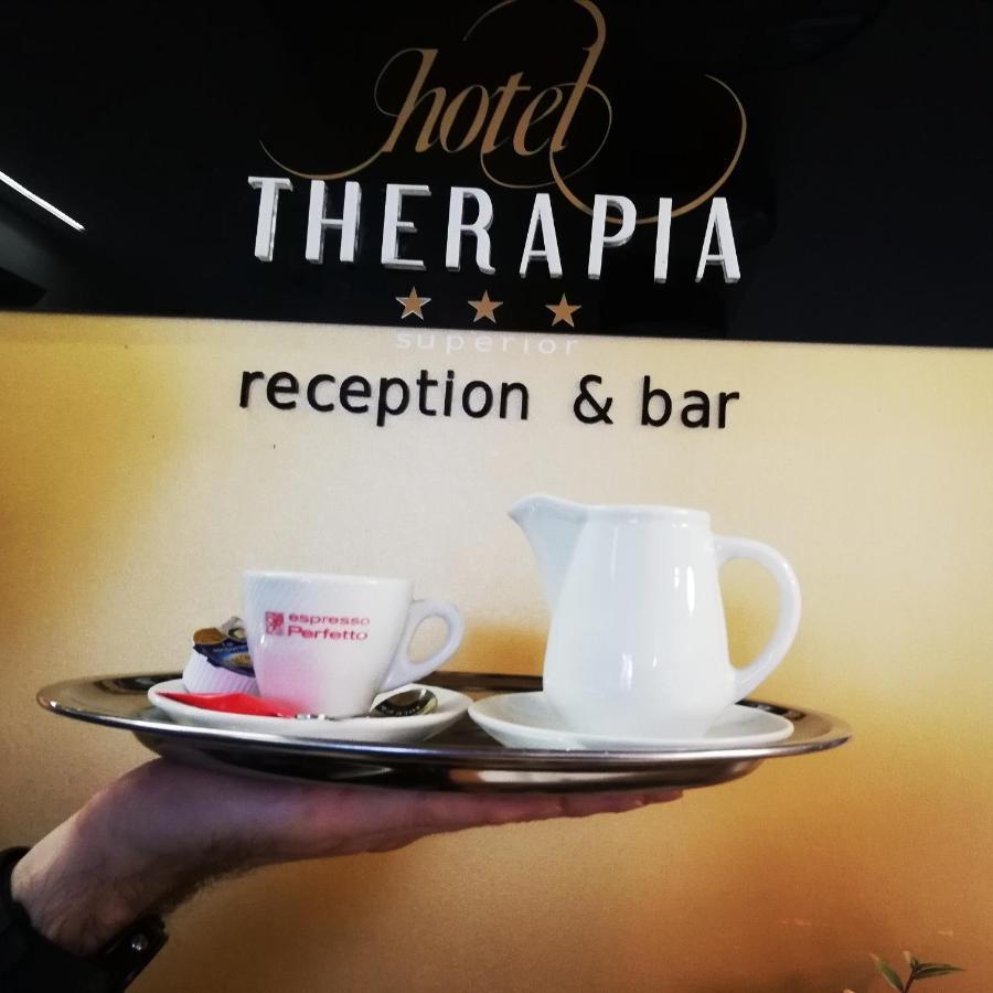 Hotel Therapia เปตช์ ภายนอก รูปภาพ