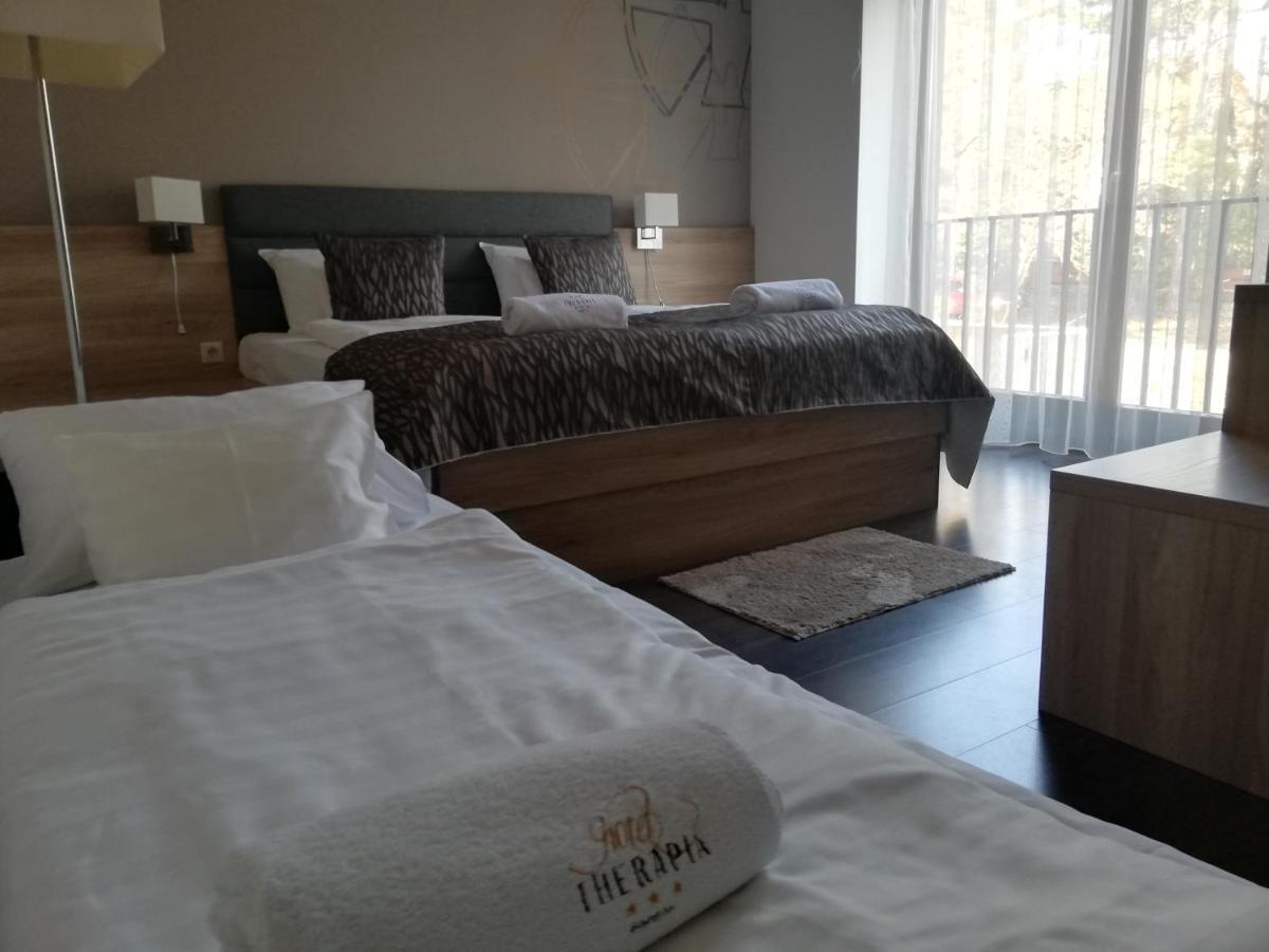 Hotel Therapia เปตช์ ภายนอก รูปภาพ