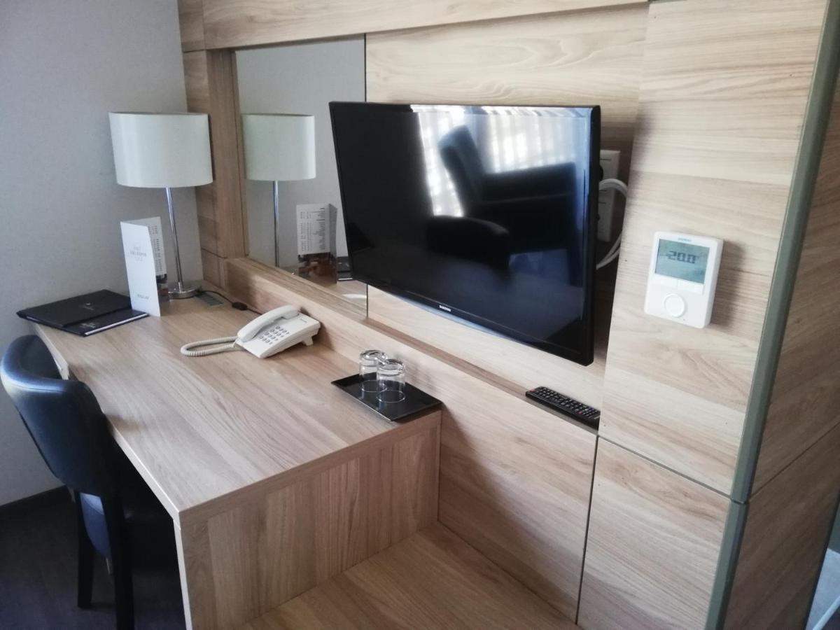 Hotel Therapia เปตช์ ภายนอก รูปภาพ