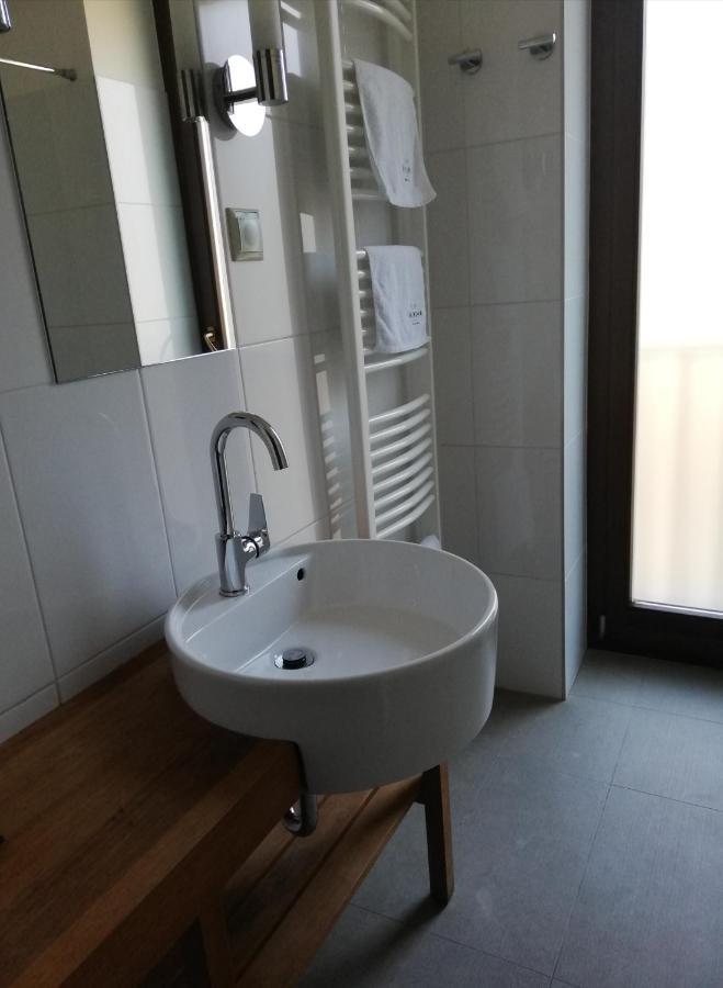 Hotel Therapia เปตช์ ภายนอก รูปภาพ