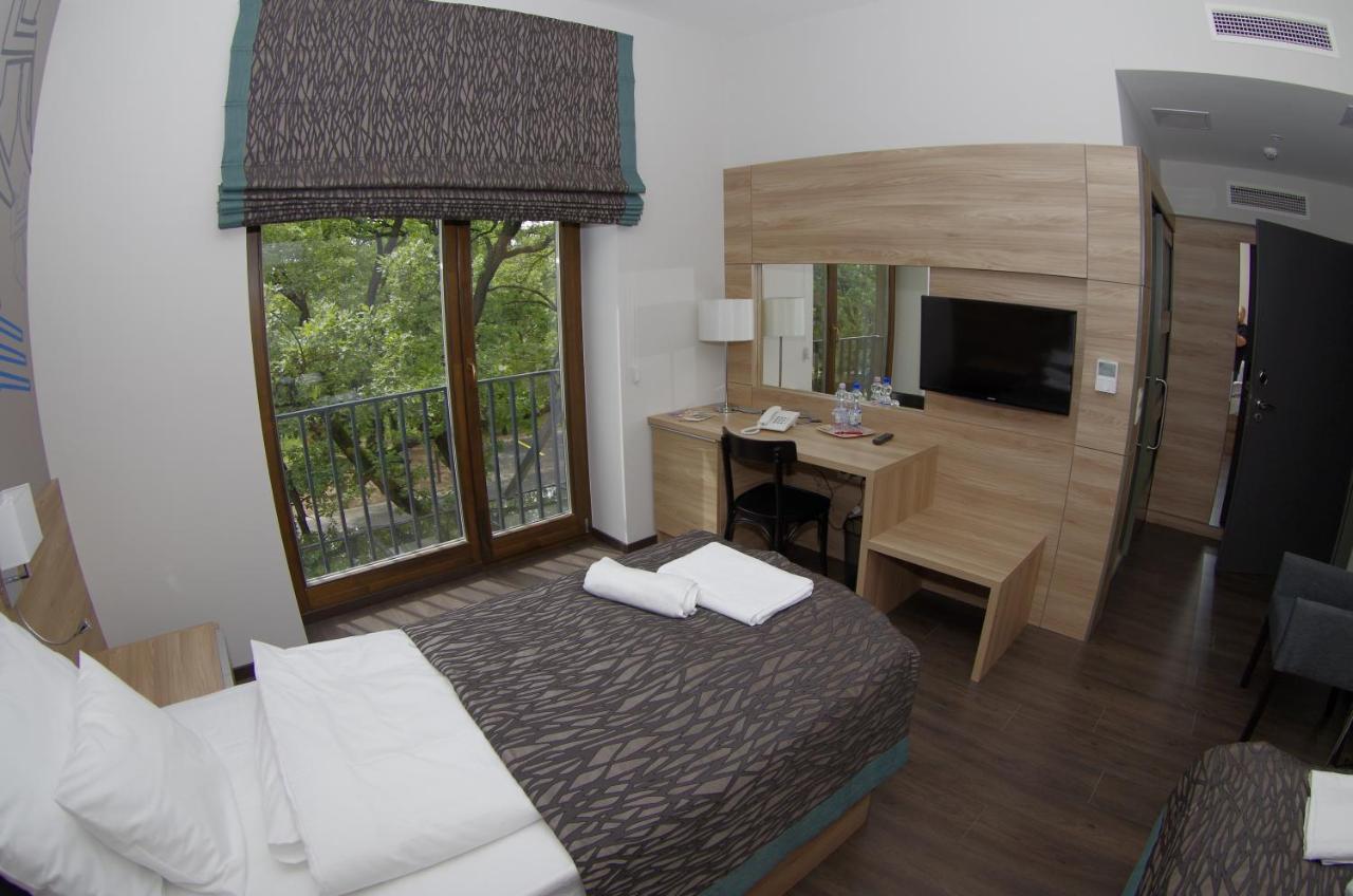 Hotel Therapia เปตช์ ภายนอก รูปภาพ