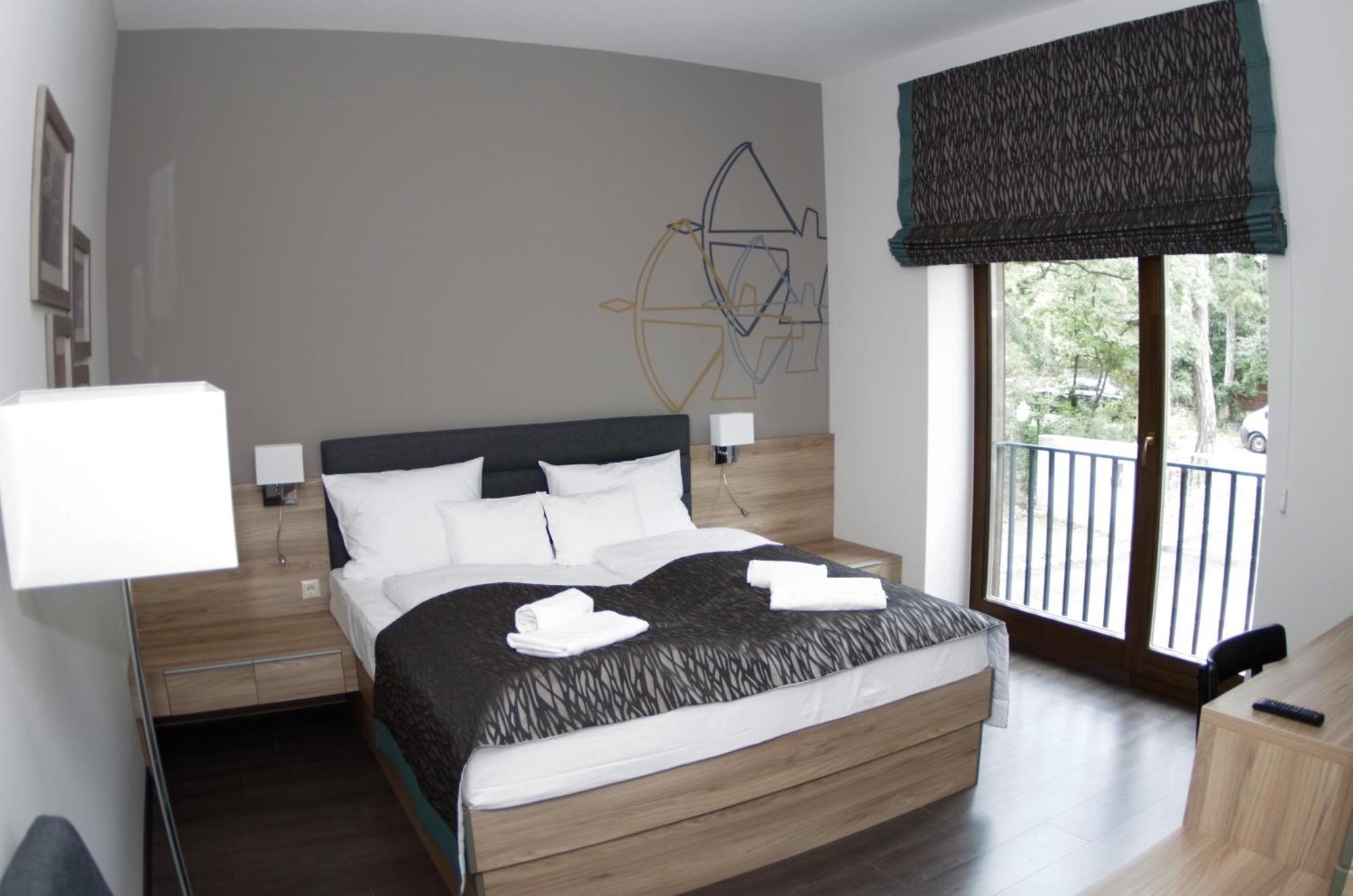 Hotel Therapia เปตช์ ภายนอก รูปภาพ